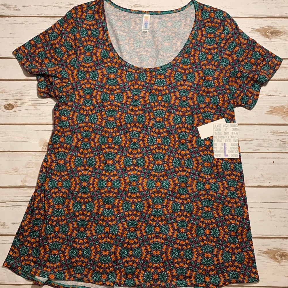 NWT LuLaRoe Classic Tee Size L